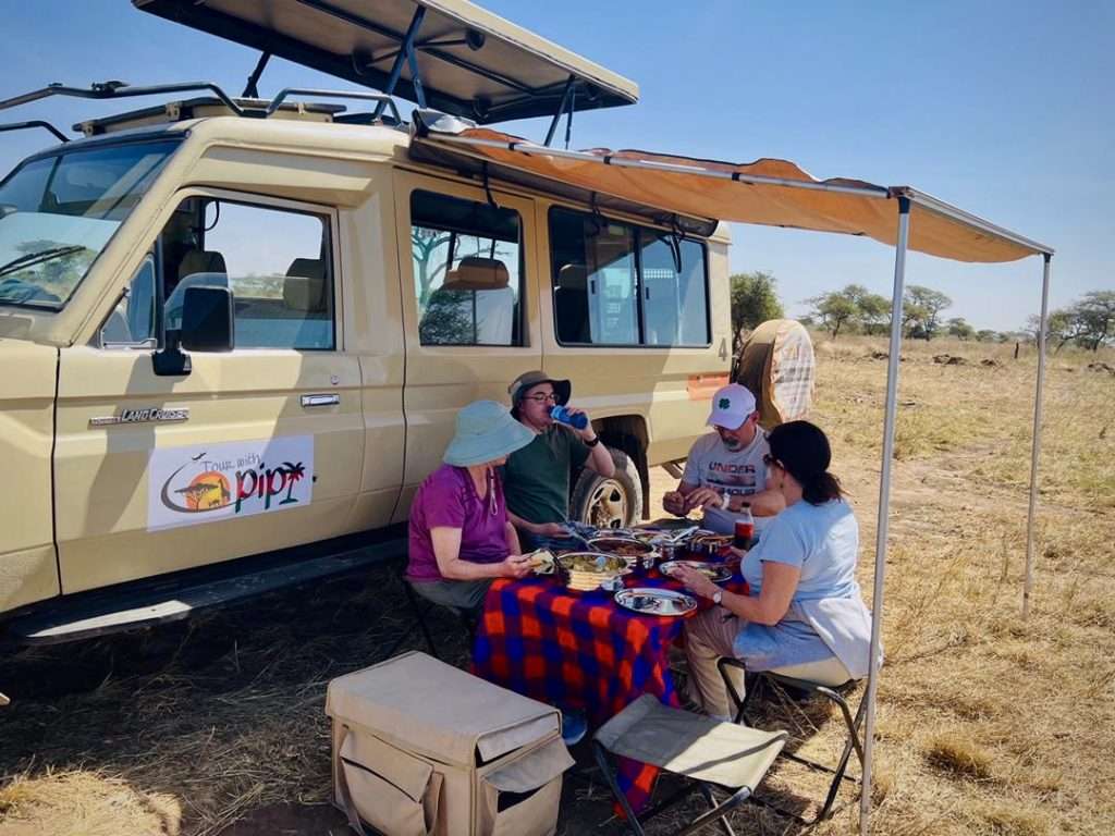 TourwithPipi-safari-guest-having-lunch-and-coffee-in-the-wild