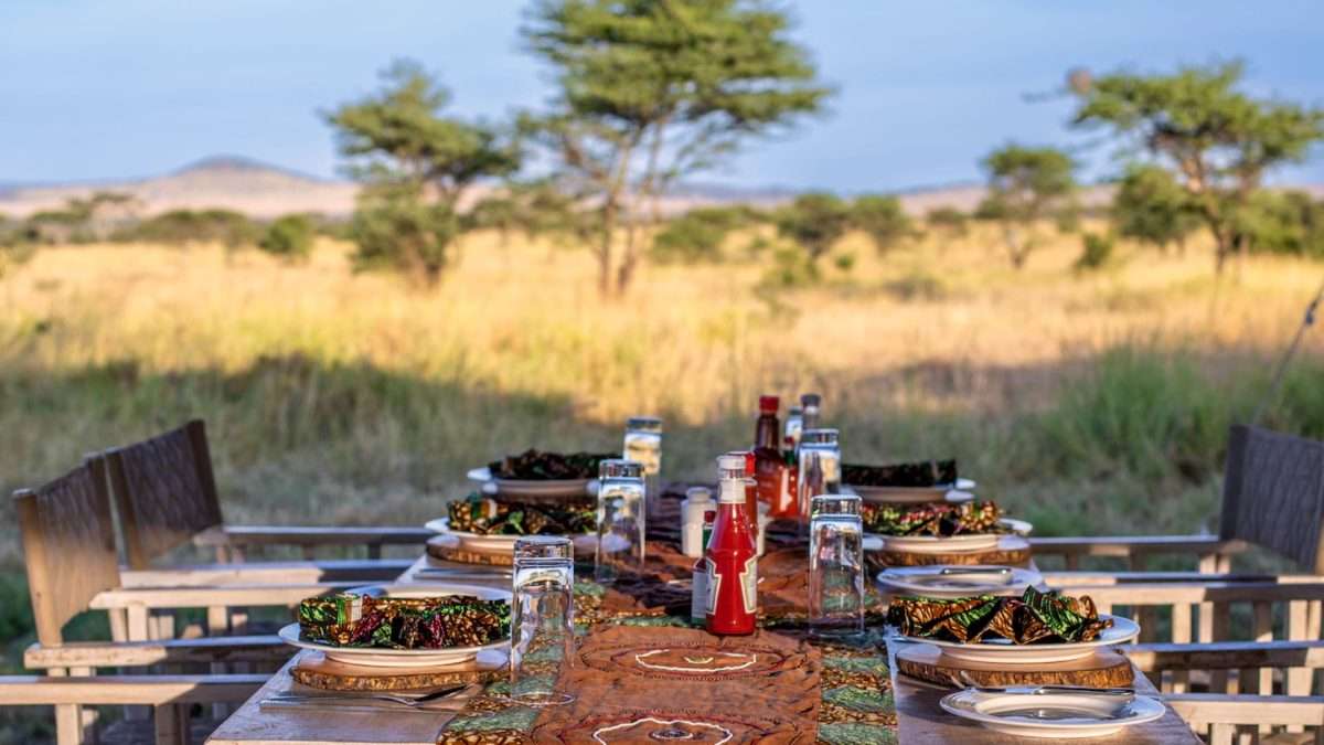 Bush-Lunch-hot-air-balloon-safari-serengeti
