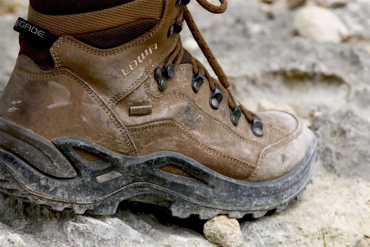 best-safari-boots-and-footwear